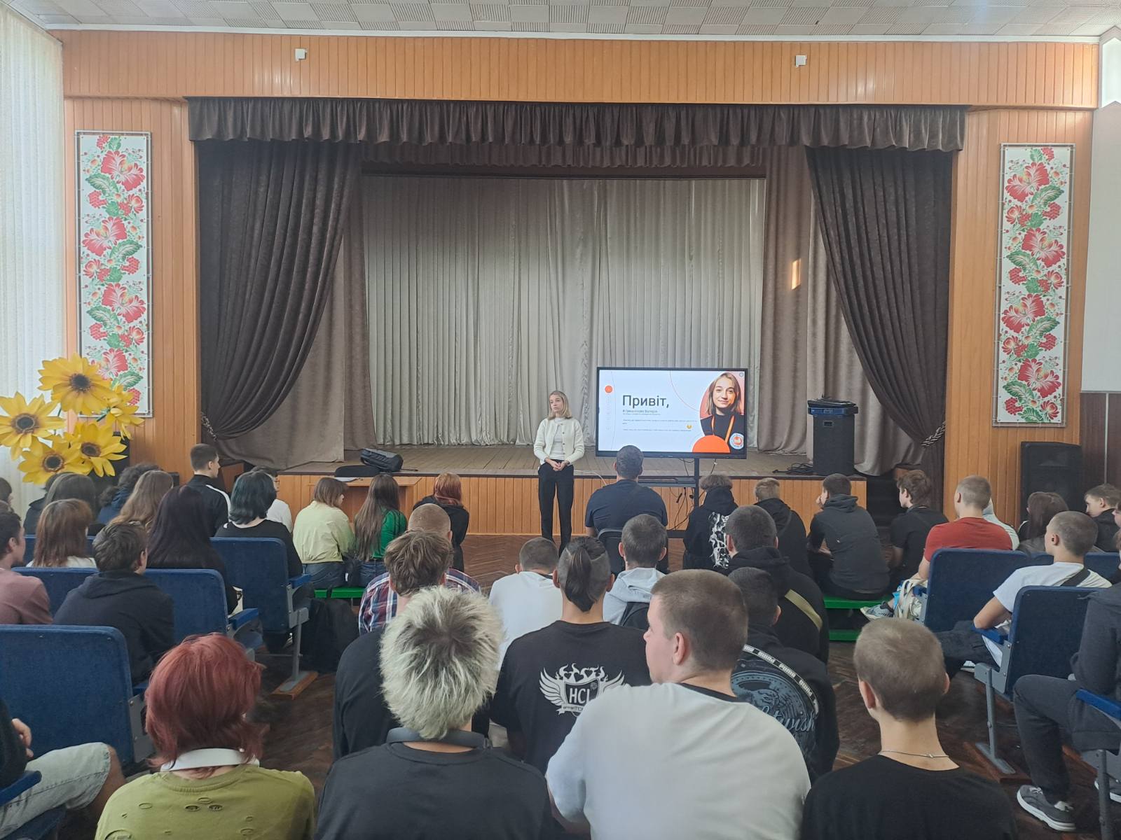 Першокурсники КЦПОММ ознайомилися з Центром розвитку кар’єри та проєктом «Нова фабрика»